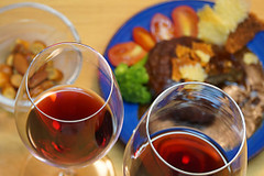 セブンの最強ワイン「ヨセミテ金」「ヨセミテ赤」比較！セブンゴールドのお惣菜でおうちビストロ