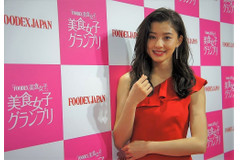 【美食女子】9頭身モデル・朝比奈彩さんに「小顔＆脚長」をキープする秘訣を聞きました！