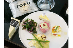 まるでチーズ！とうふを超えたとうふ「BEYOND TOFU」でヘルシーメニュー