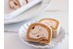 もちもちでおいしい！ローソンの和スイーツ「お餅で巻いたもち食感ロール（きなこもち）」