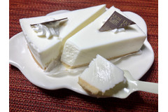 ローソンからkiriを使った新作「レアチーズケーキ」が口どけなめらか♪