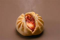 セブン「うま辛チーズタッカルビまん」今年はさらにチーズ度アップで登場！