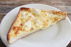 【これはハマる】ローソン「悪魔のトースト」！チーズ＆シュガーの甘じょっぱさがクセになる！