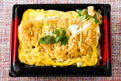 イトーヨーカドーの絶品弁当4選！ボリューム満点のかつ重＆野菜たっぷり黒酢弁当