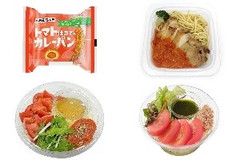 今週新発売のトマト料理まとめ！『トマト仕立てのカレーパン』、『ガーリックトマトソース グリルチキン』など♪