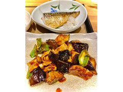 なす味噌と焼魚の定食 白米