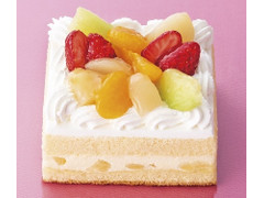 不二家 たっぷりフルーツのスクエアショートケーキ