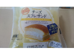 ヤマザキ チーズスフレサンド 3種のチーズ入りクリーム 商品写真