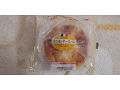 ヤマザキ オニオンチーズパン 商品写真