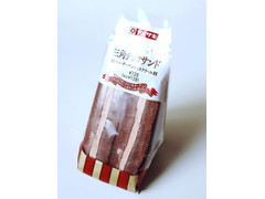 ヤマザキ 三角チョコサンド ベルギーチョコ入りクリーム 商品写真