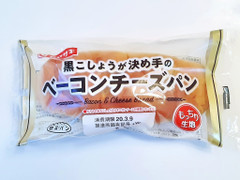 ヤマザキ 黒こしょうが決め手のベーコンチーズパン 商品写真