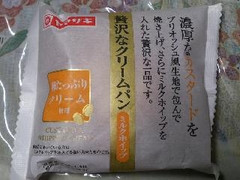 ヤマザキ 贅沢なクリームパン ミルクホイップ 商品写真