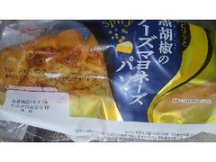ヤマザキ 黒胡椒のチーズマヨネーズパン 商品写真