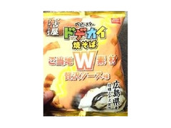 おやつカンパニー ベビースター ドデカイ焼きそば ご当地W素材 贅沢ソース味 商品写真