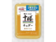 明治 北海道十勝 チェダーチーズ カット 袋80g