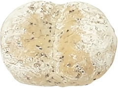 ファミリーマート 黒ごまとチーズクリームのパン 豆乳使用 商品写真