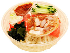 ファミリーマート 韓国風冷麺 商品写真