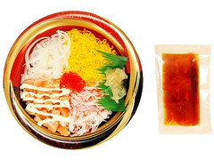 ファミリーマート サーモンサラダ丼 商品写真