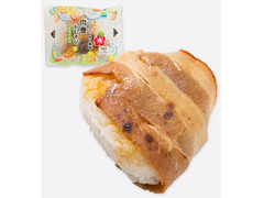 ファミリーマート 肉巻おむすび シークヮーサー風味 商品写真