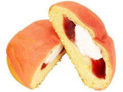 ファミリーマート ファミマ・ベーカリー シュークリームみたいなパン いちご＆ホイップ 商品写真