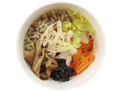 ファミリーマート 蒸し鶏と野菜の生姜雑穀スープ