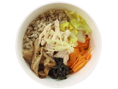 ファミリーマート 蒸し鶏と野菜の生姜雑穀スープ 商品写真