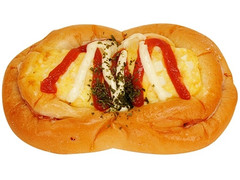 ファミリーマート 手巻きロースハムのエッグパン 商品写真