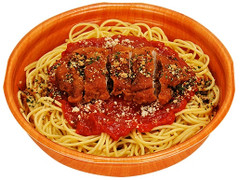 ファミリーマート スパイスチキンのトマトソースパスタ 商品写真