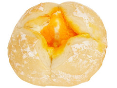 ファミリーマート とろーりチーズの白いパン 商品写真
