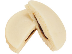 ファミリーマート ファミマ・ベーカリー ココア香る白いティラミスパンケーキ 商品写真