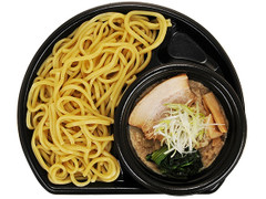 ファミリーマート 濃厚鶏白湯スープのつけ麺 商品写真