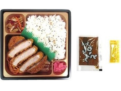 ファミリーマート 贅沢ロースとん勝つ弁当