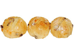 ファミリーマート ファミマ・ベーカリー 果実とチーズのボールフランスパン シールド乳酸菌