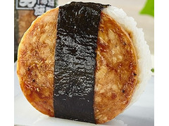 ファミリーマート 男飯 あらびきソーセージおむすび 商品写真