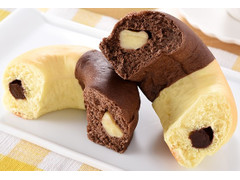 ファミリーマート ファミマ・ベーカリー チョコとバナナのリングパン 商品写真