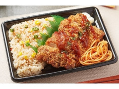 ファミリーマート ガーリックピラフ＆旨辛チキンカツ弁当