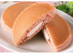 ファミリーマート ファミマ・ベーカリー いちごのパンケーキ ジャム＆ホイップクリーム 商品写真