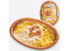 ファミリーマート 生パスタ 4種チーズクリーム 商品写真