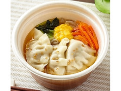 餃子と野菜の春雨スープ