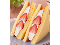 ファミリーマート いちごのケーキサンド