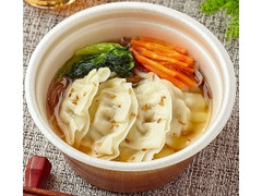 ファミリーマート 餃子1個増量！ 餃子と野菜の春雨スープ