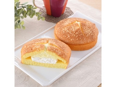 ファミリーマート Wクリームサンド(チーズクリーム&ホイップ)