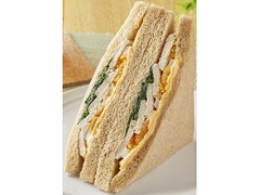 ファミリーマート 全粒粉サンド サラダチキンと半熟たまご