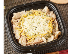 ファミリーマート とろーり3種チーズの豚丼 商品写真