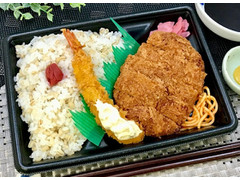 ファミリーマート もち麦ごはん＆三元豚のロースとんかつ弁当