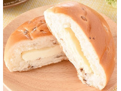 ファミリーマート ファミマ・ベーカリー チーズクリームパン 商品写真