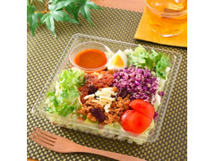 ファミリーマート 1／2日分野菜が摂れるタコライス風サラダランチ 商品写真
