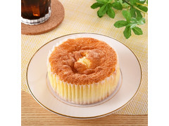 ファミリーマート ファミマ・ベーカリー ケーキ仕立てのチーズクリームパン 商品写真