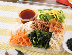 ファミリーマート 1／2日分の野菜が摂れるビビンバ風サラダランチ 商品写真