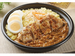 ファミリーマート スパイス香る！チキンカレー 商品写真